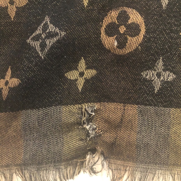 Louis Vuitton monogram shine shawl/wrap - Picture 5 of 7